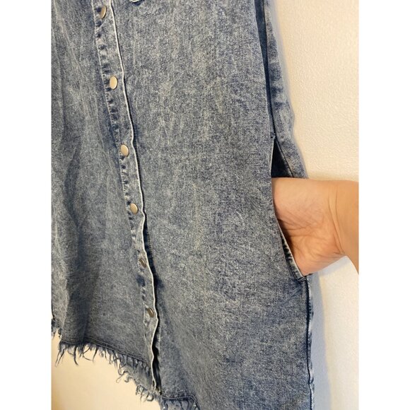 NWT Luvamia Women's Denim Shirt Mini Dress With Frayed Hem & Pockets Size S - Picture 6 of 7